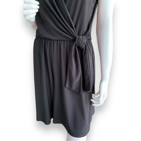 ANNALEE & HOPE BLACK SLEEVELESS DRAPED ROMPER WITH TIE WAIST. WOMEN’S SZ MEDIUM - Picture 6 of 8